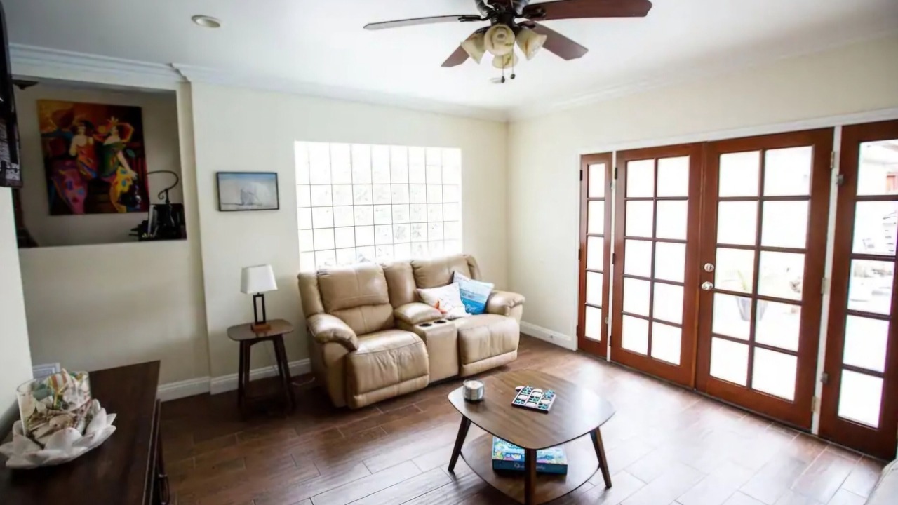 Photo of Livingroom in South Wrigley
