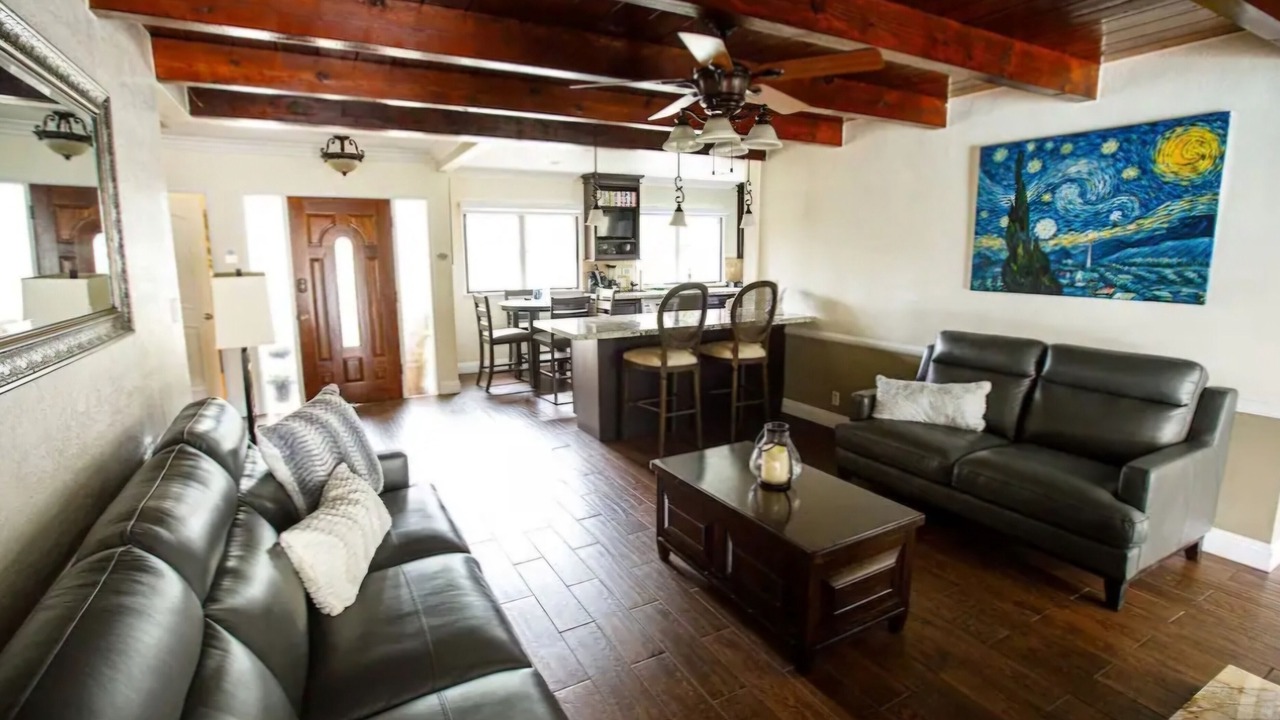 Photo of Livingroom in South Wrigley