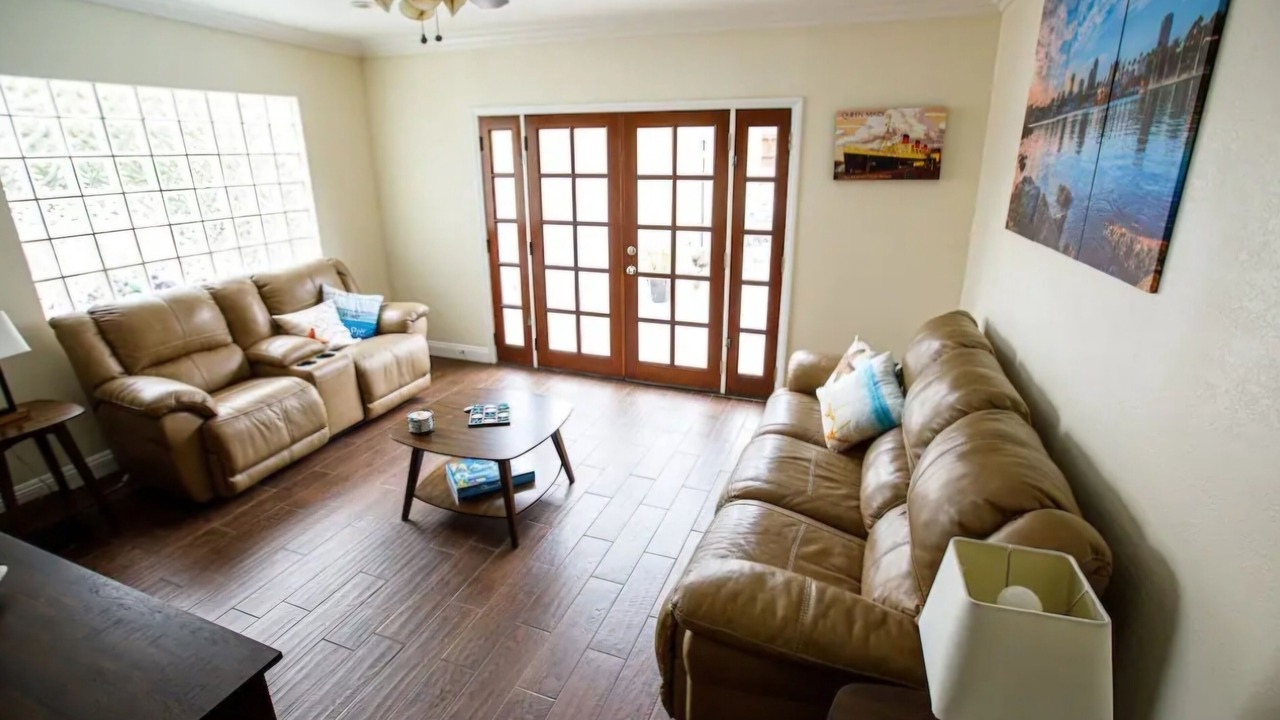 Photo of Livingroom in South Wrigley