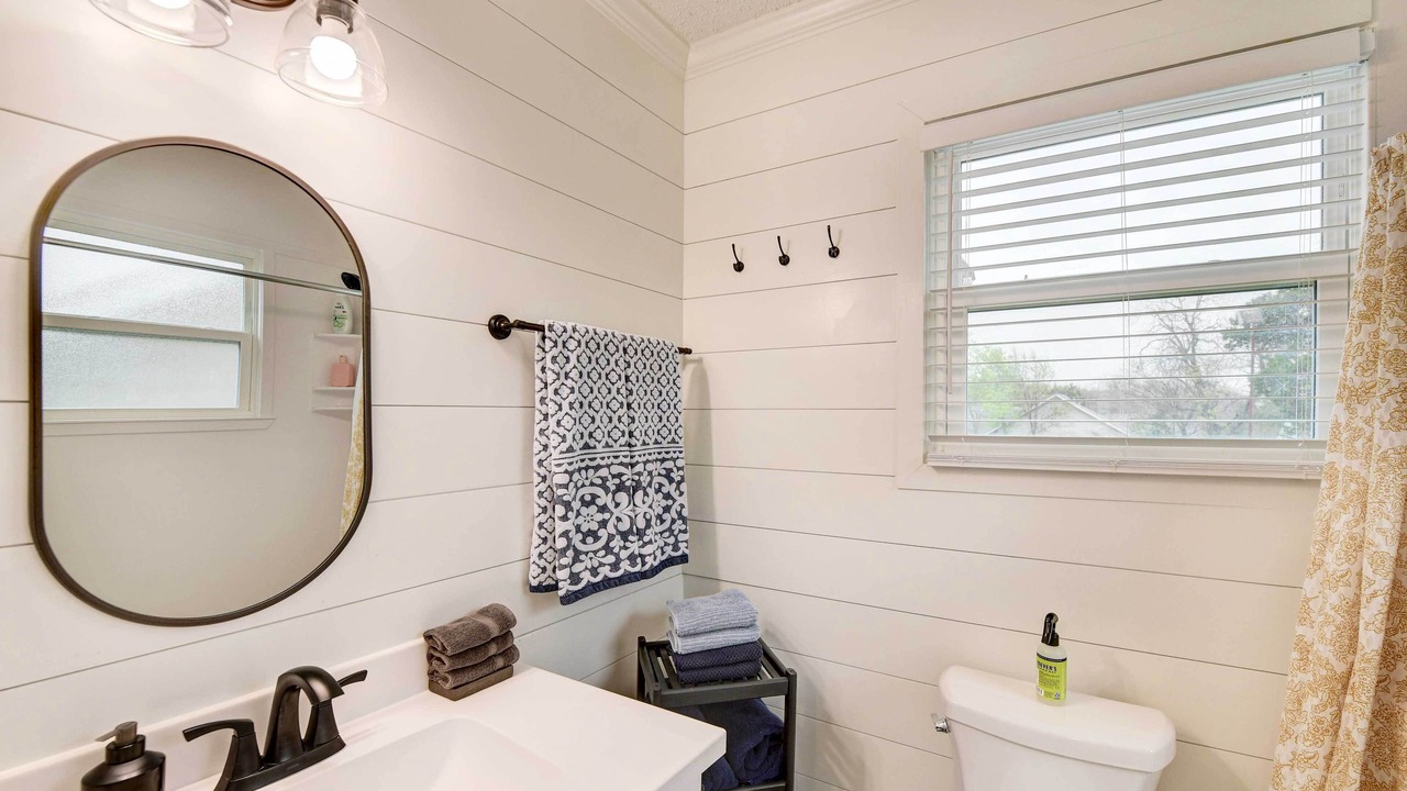 Photo of Bathroom in Austin Ave.