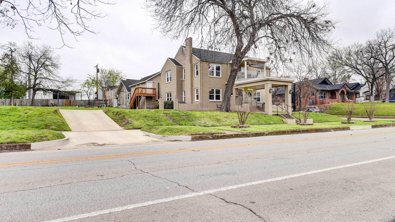 Photo of Outdoor in Austin Ave.