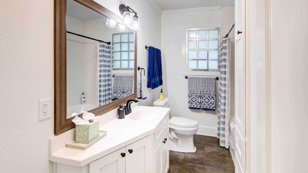 Photo of Bathroom in Austin Ave.