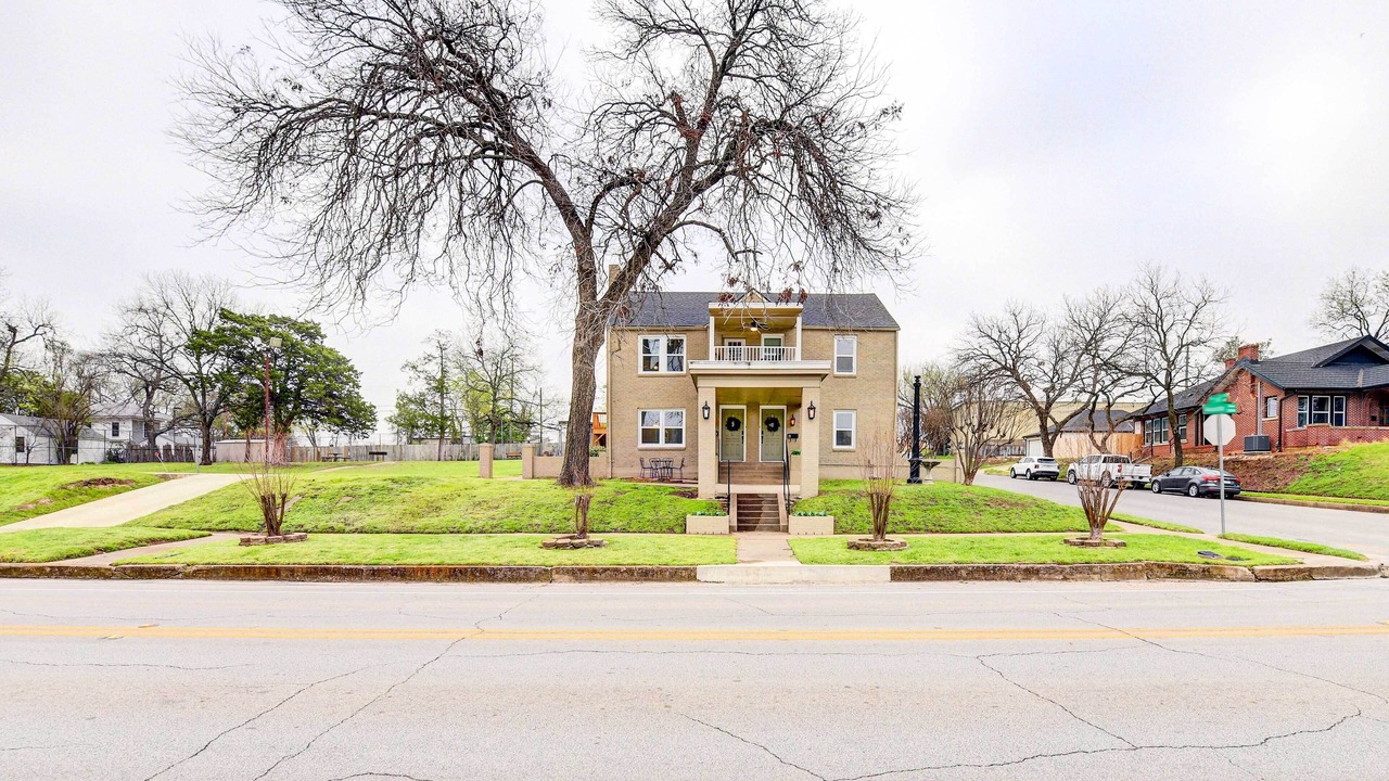 Photo of Outdoor in Austin Ave.