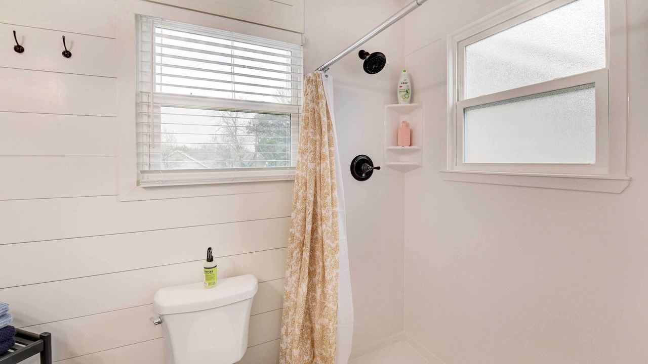 Photo of Bathroom in Austin Ave.