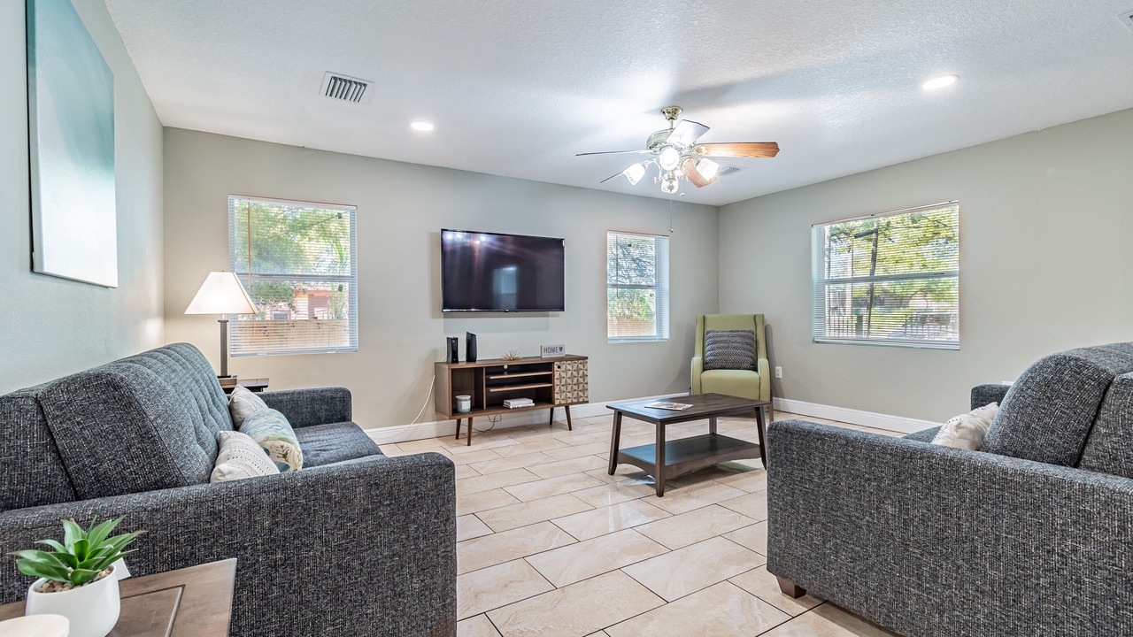 Photo of Livingroom in Bearss Plaza