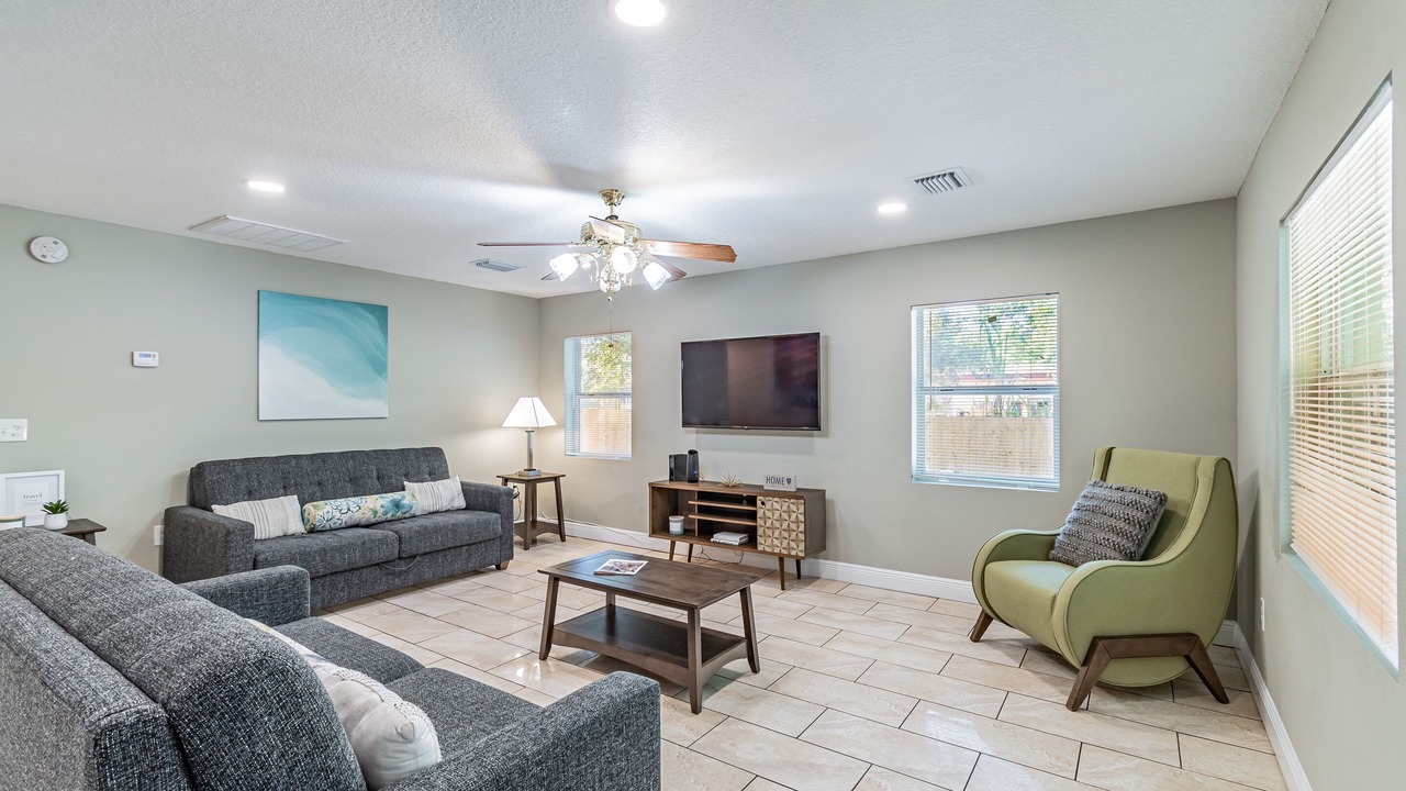 Photo of Livingroom in Bearss Plaza