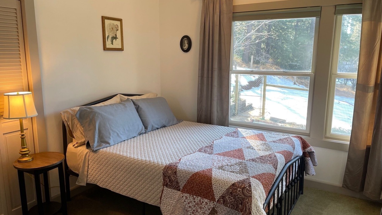 Photo of Bedroom in Dutch Flat