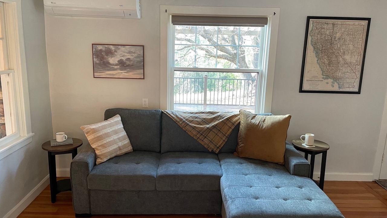 Photo of Livingroom in Dutch Flat