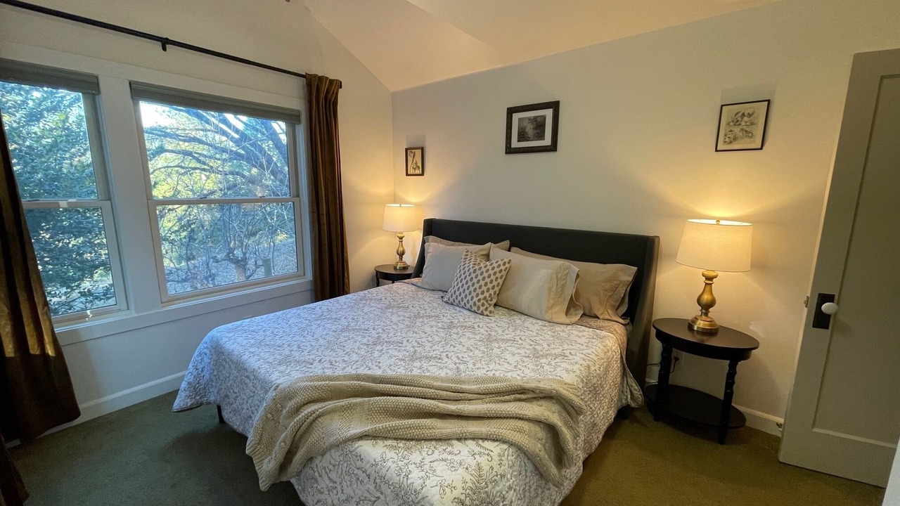 Photo of Bedroom in Dutch Flat