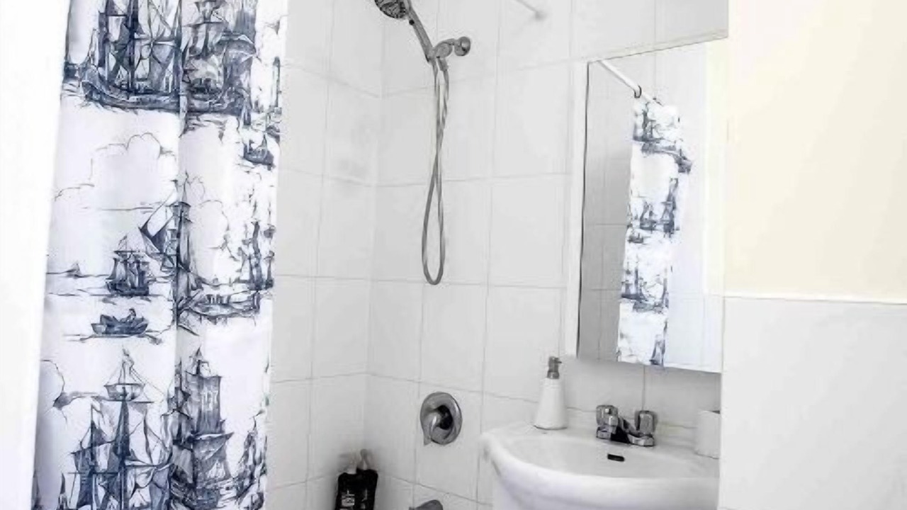 Photo of Bathroom in De Lorimier