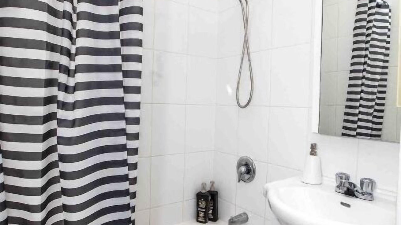 Photo of Bathroom in De Lorimier