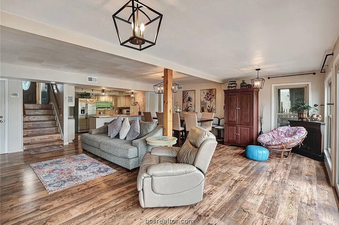 Photo of Livingroom in Hilltop Lakes