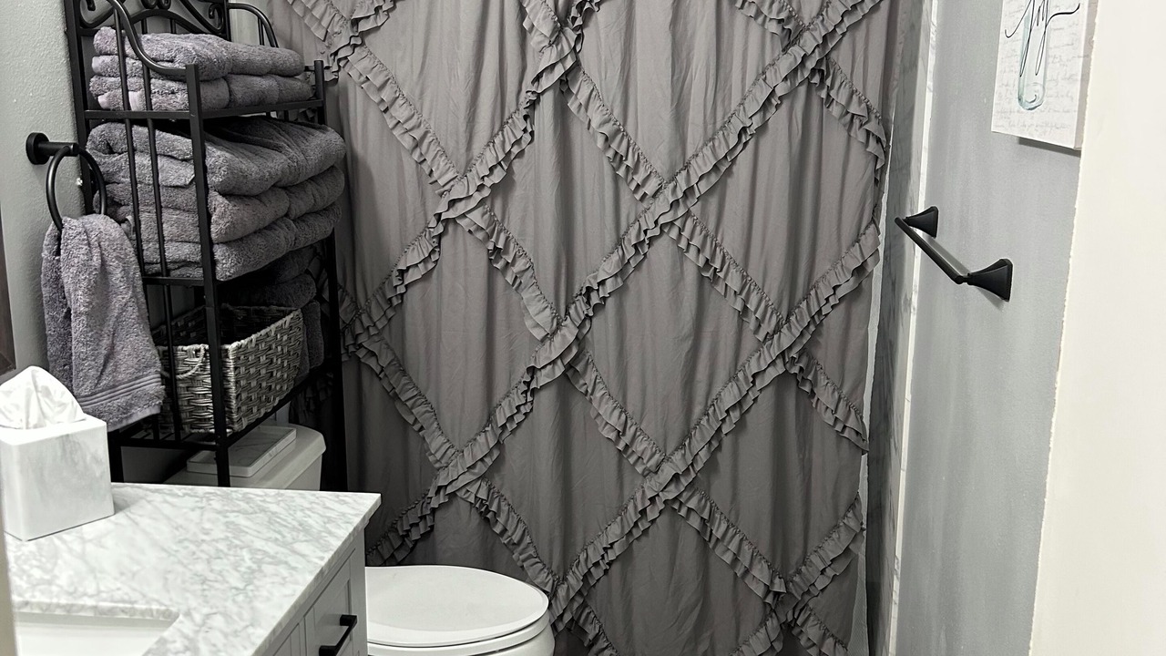 Photo of Bathroom in Hilltop Lakes