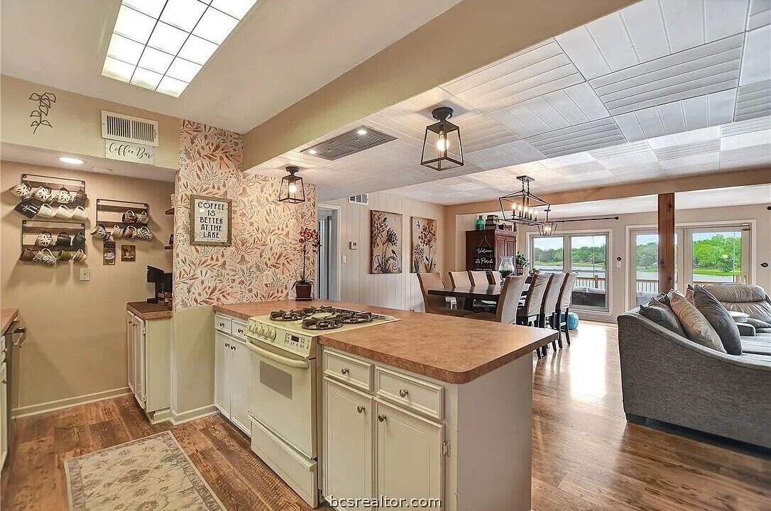 Photo of Kitchen in Hilltop Lakes