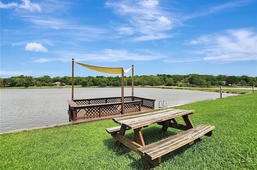 Photo of Outdoor in Hilltop Lakes