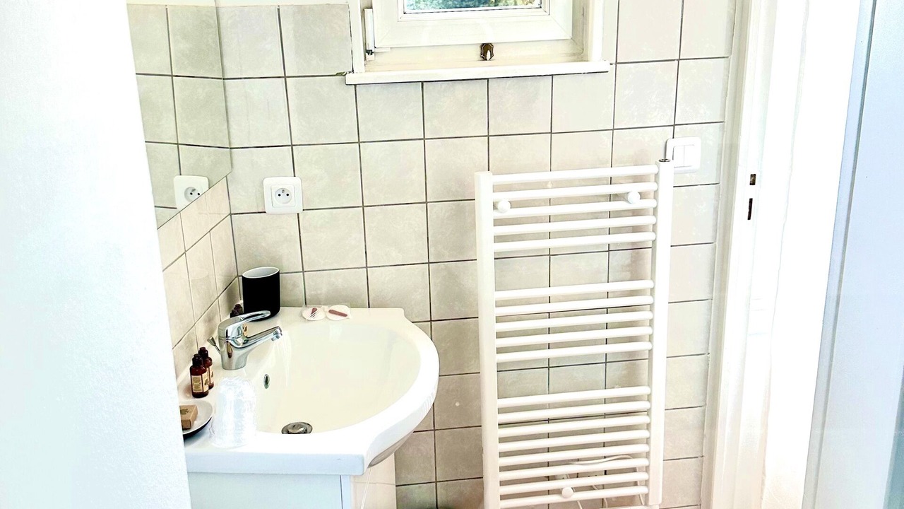 Photo of Bathroom in Courlancy