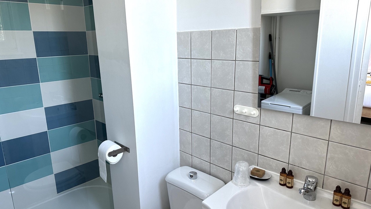 Photo of Bathroom in Courlancy