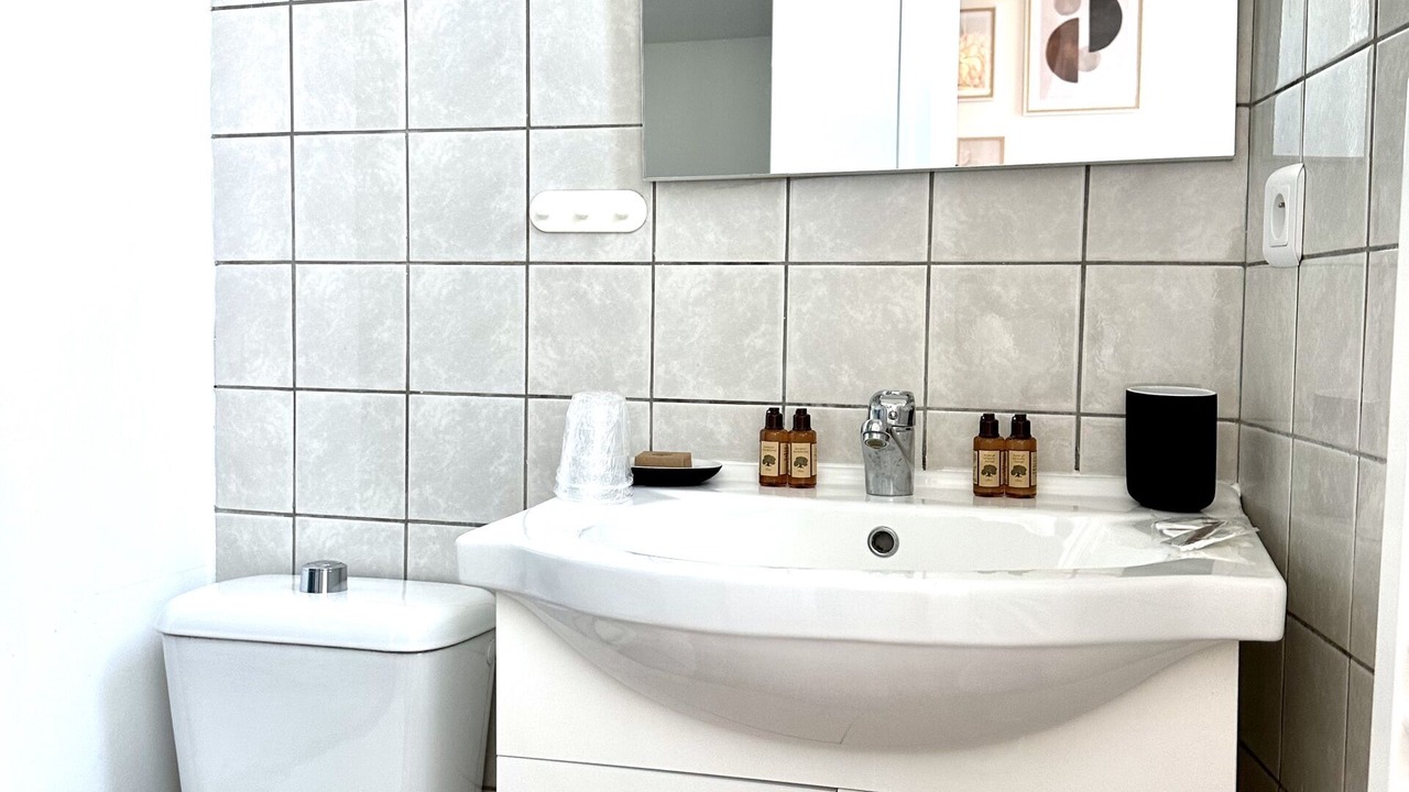 Photo of Bathroom in Courlancy