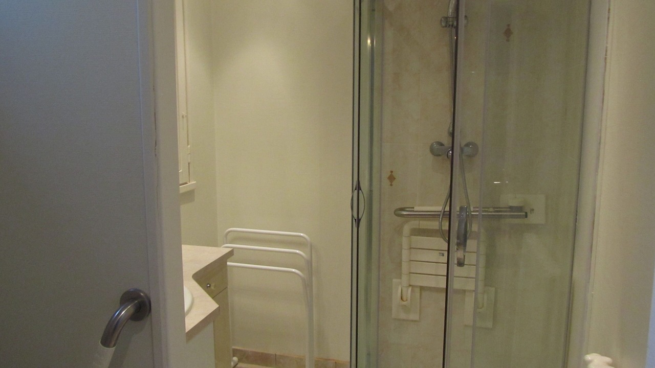 Photo of Bathroom in Ouistreham