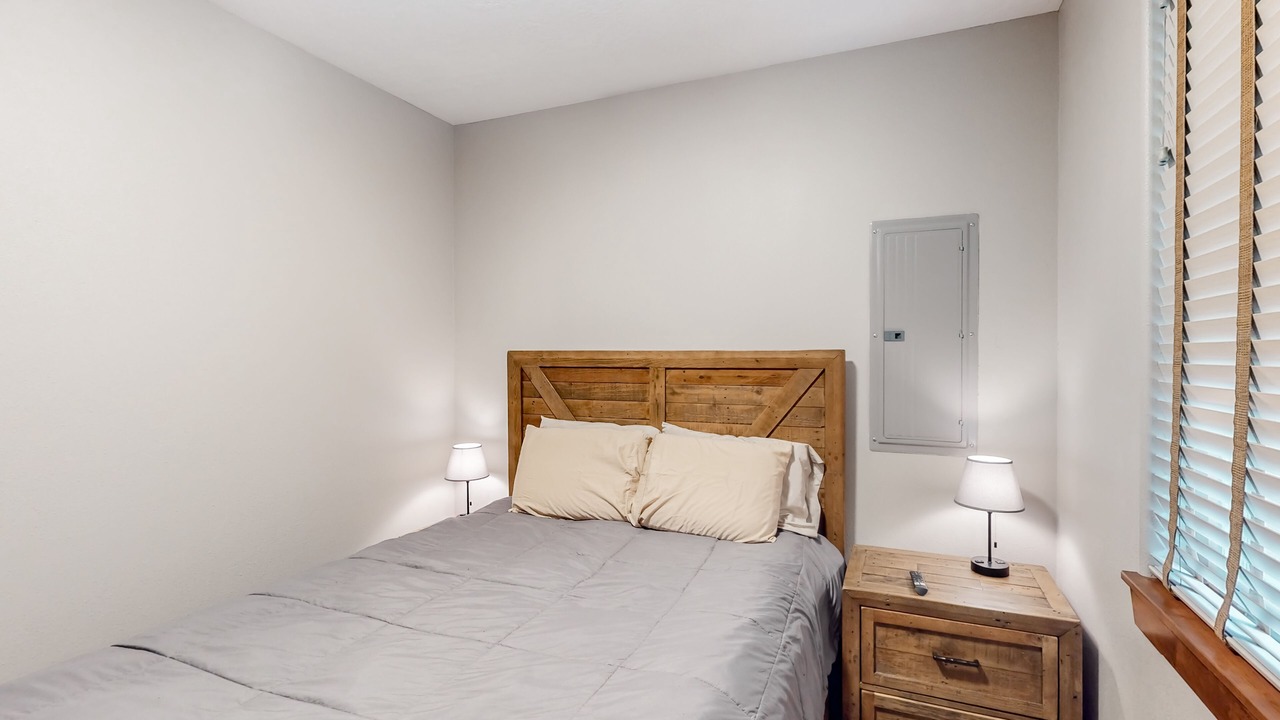 Photo of Bedroom in Coos Bay