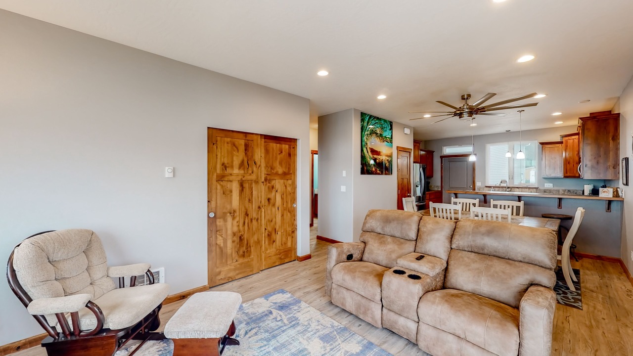 Photo of Livingroom in Coos Bay