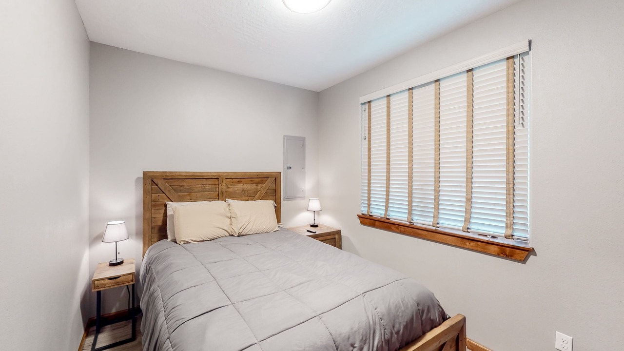 Photo of Bedroom in Coos Bay