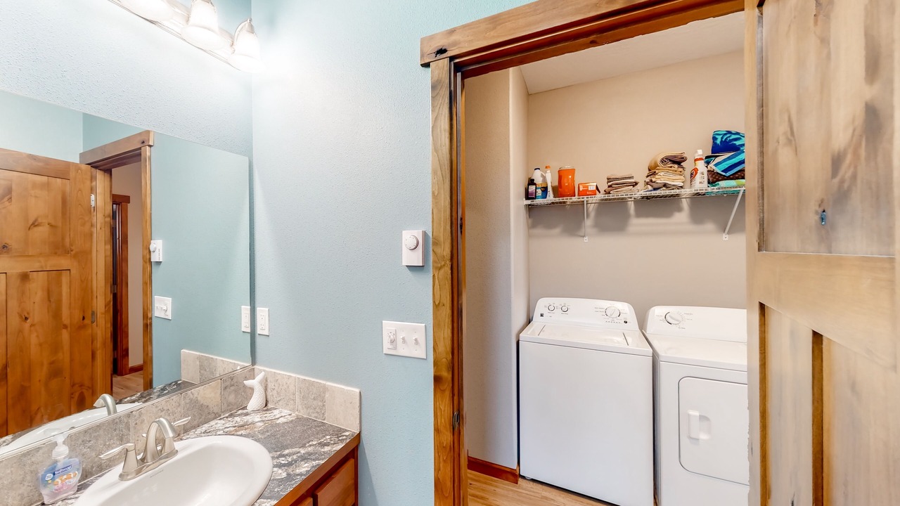 Photo of Bathroom in Coos Bay