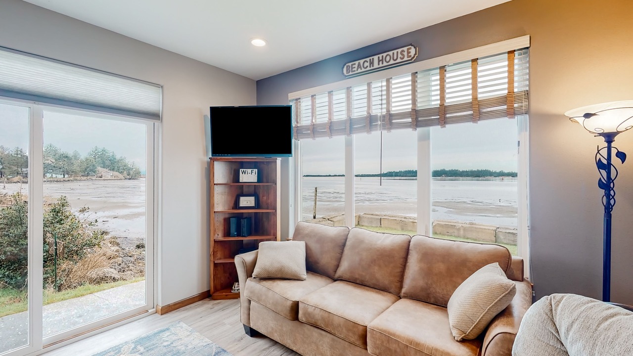 Photo of Livingroom in Coos Bay