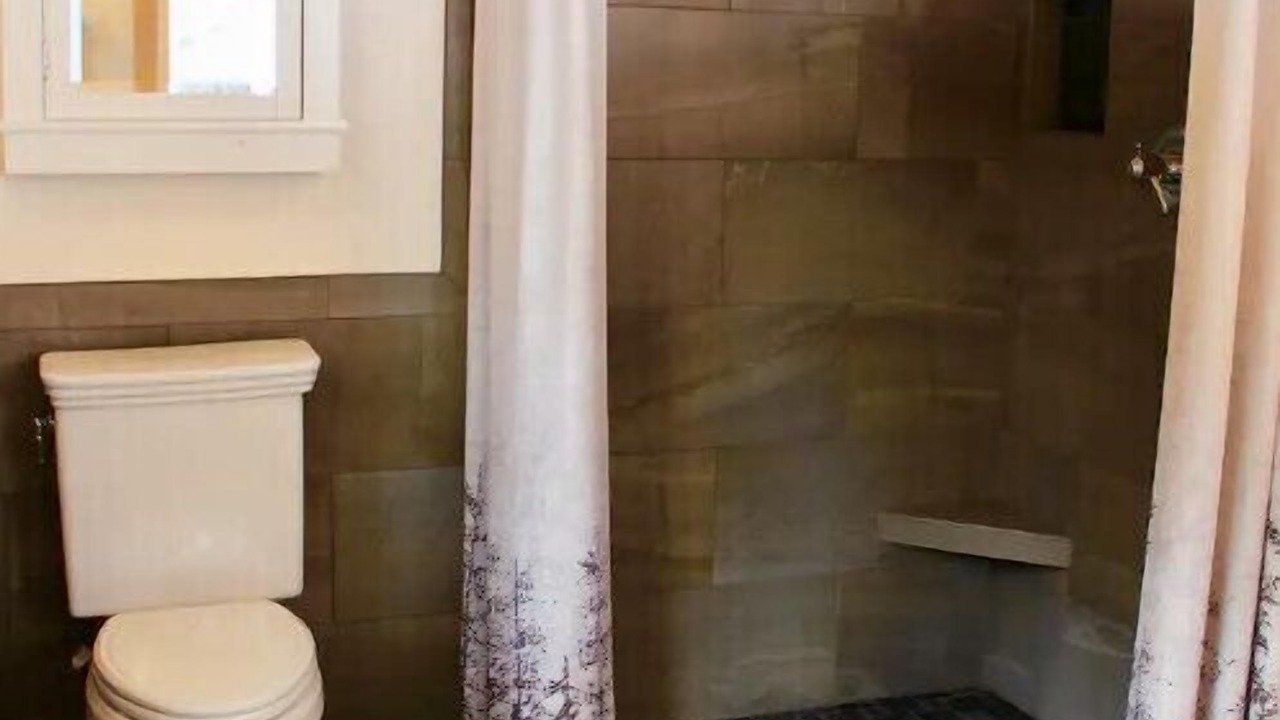 Photo of Bathroom in Sandy