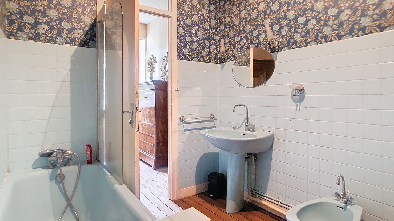 Photo of Bathroom in Saint-Etienne-la-Thillaye