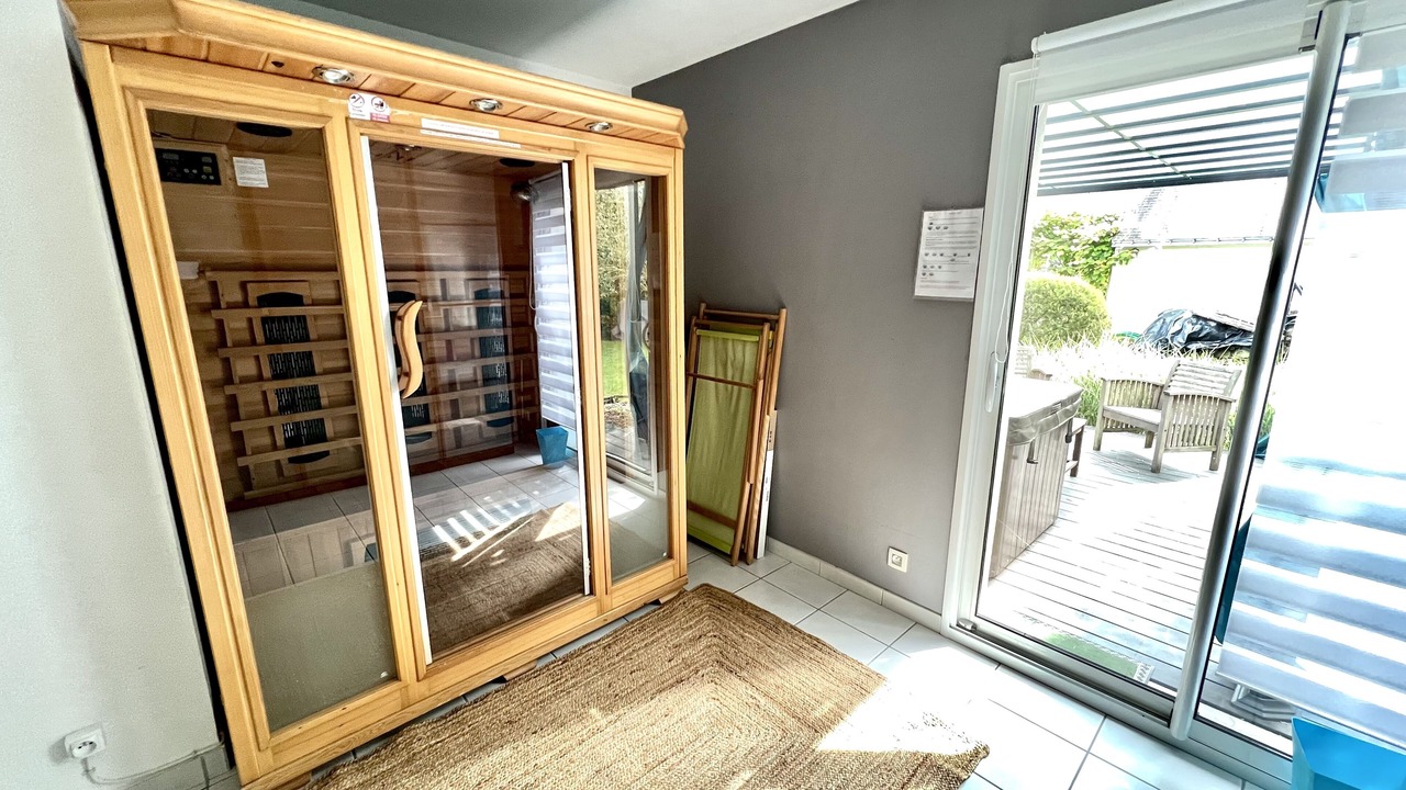 Photo of Others in Redene