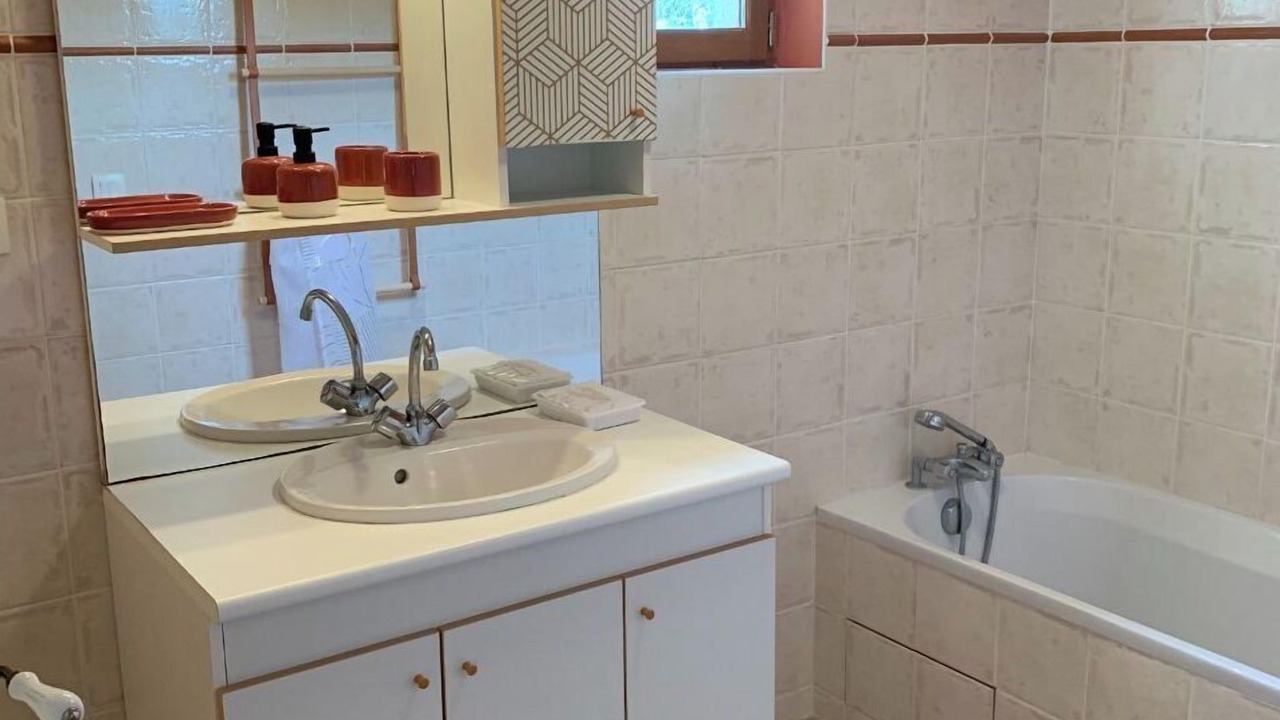 Photo of Bathroom in Echourgnac