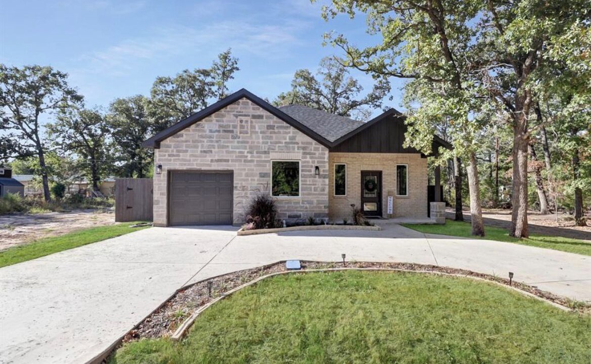 Photo of Outdoor in Enchanted Oaks