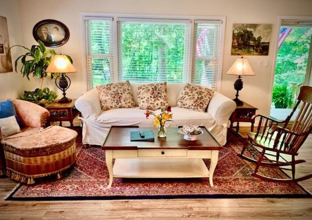 Photo of Livingroom in Shorewood-Tower Hills-Harbert