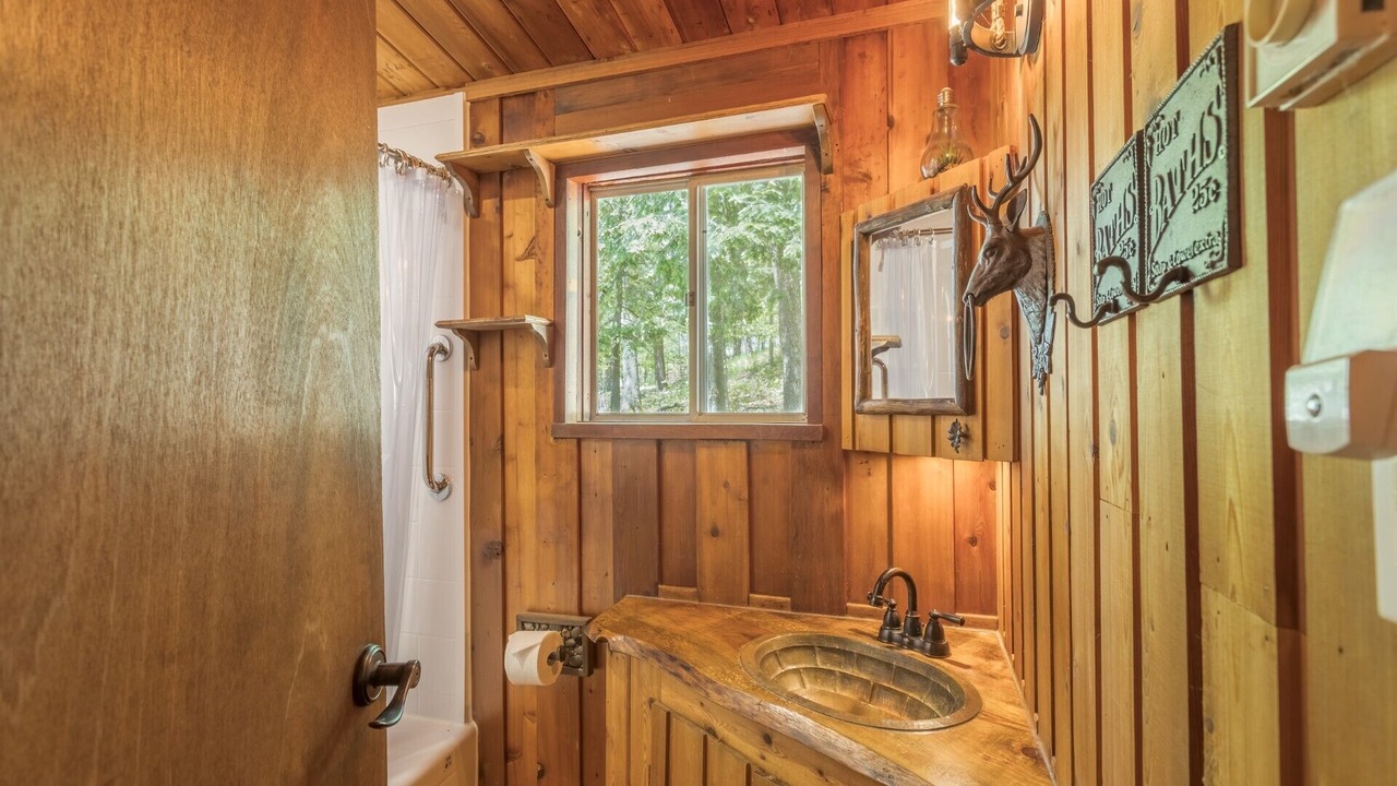 Photo of Bathroom in Muskoka Lakes