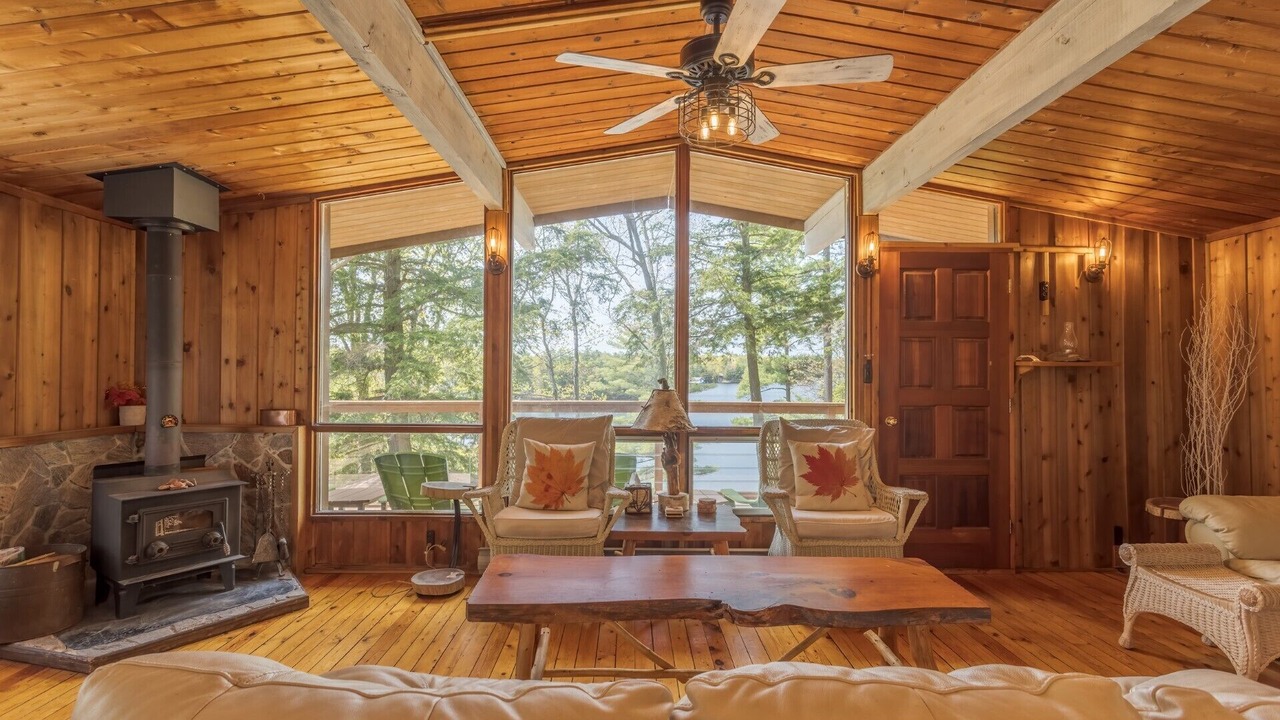 Photo of Livingroom in Muskoka Lakes