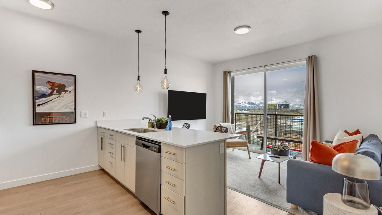 Photo of Livingroom in People's Freeway