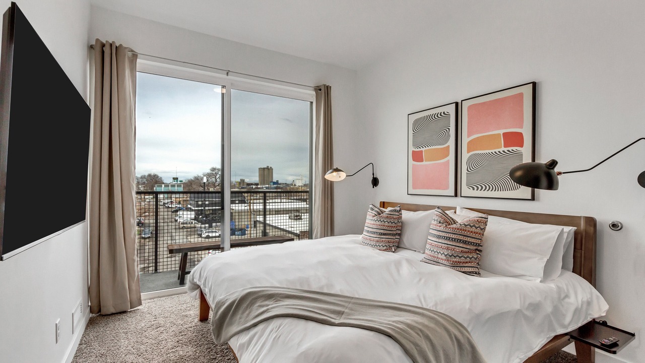 Photo of Bedroom in People's Freeway