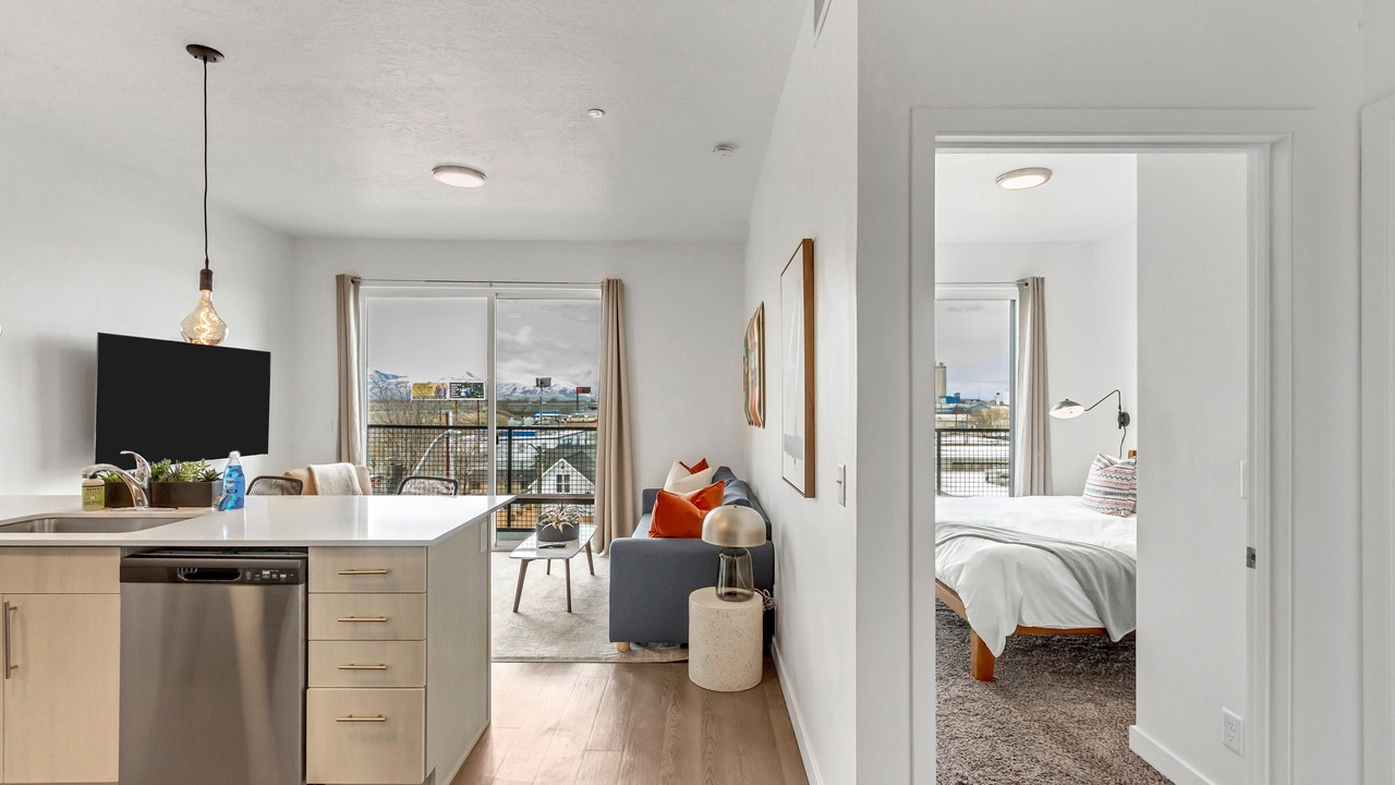 Photo of Bedroom in People's Freeway