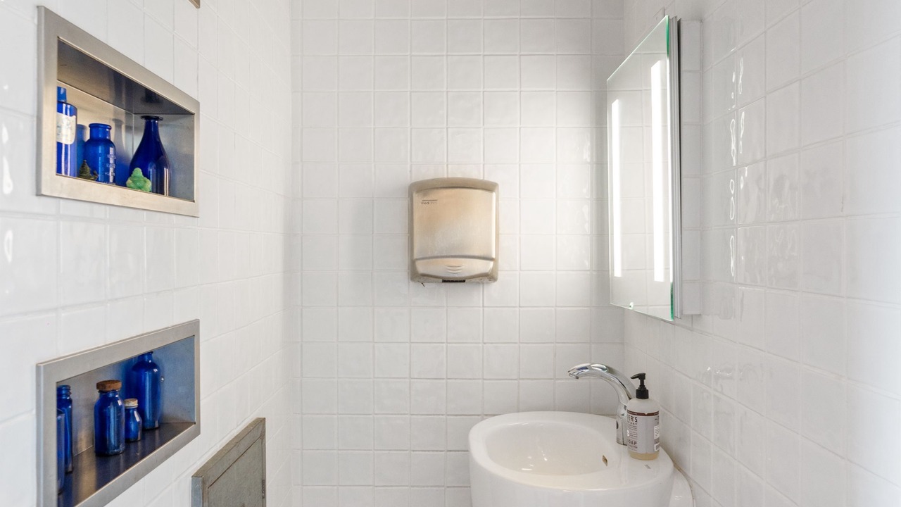 Photo of Bathroom in Hollywoodland