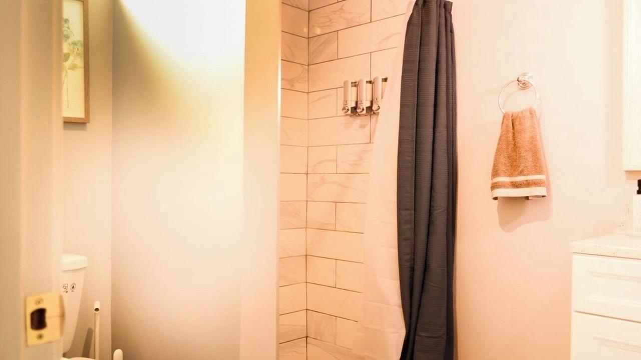 Photo of Bathroom in Paramount