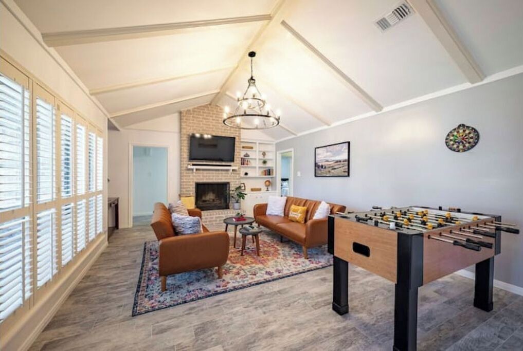 Photo of Livingroom in Sharpstown