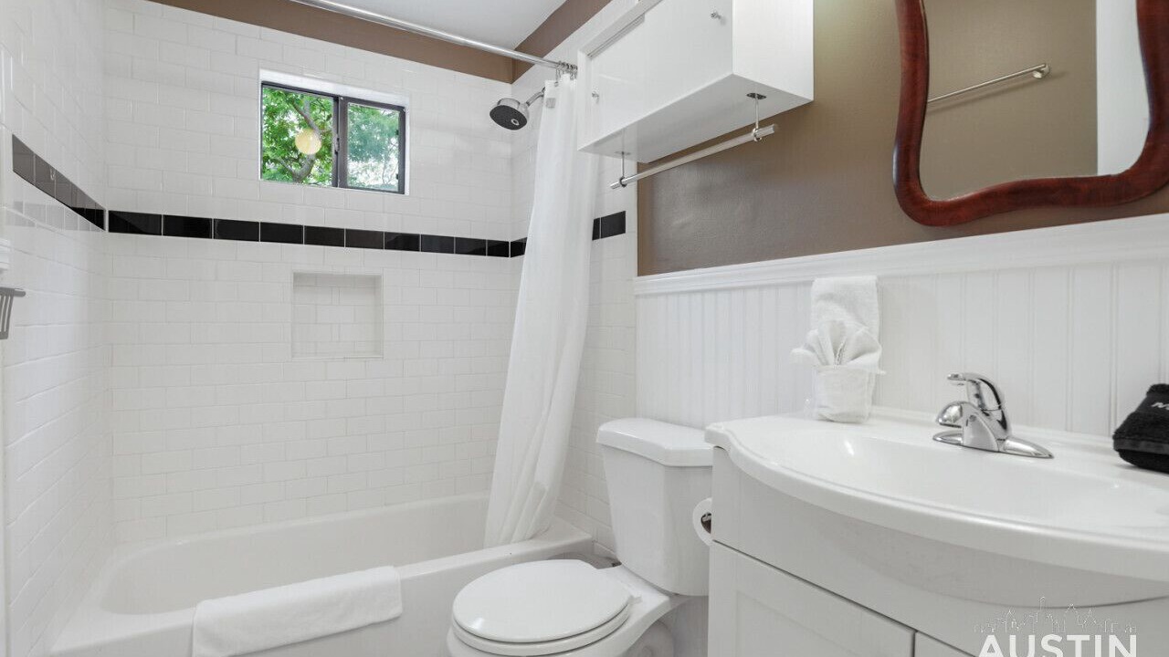 Photo of Bathroom in Holly