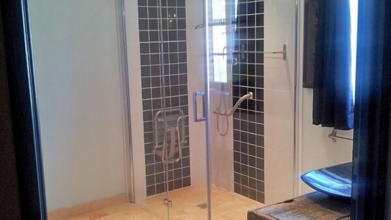 Photo of Bathroom in Ingouville