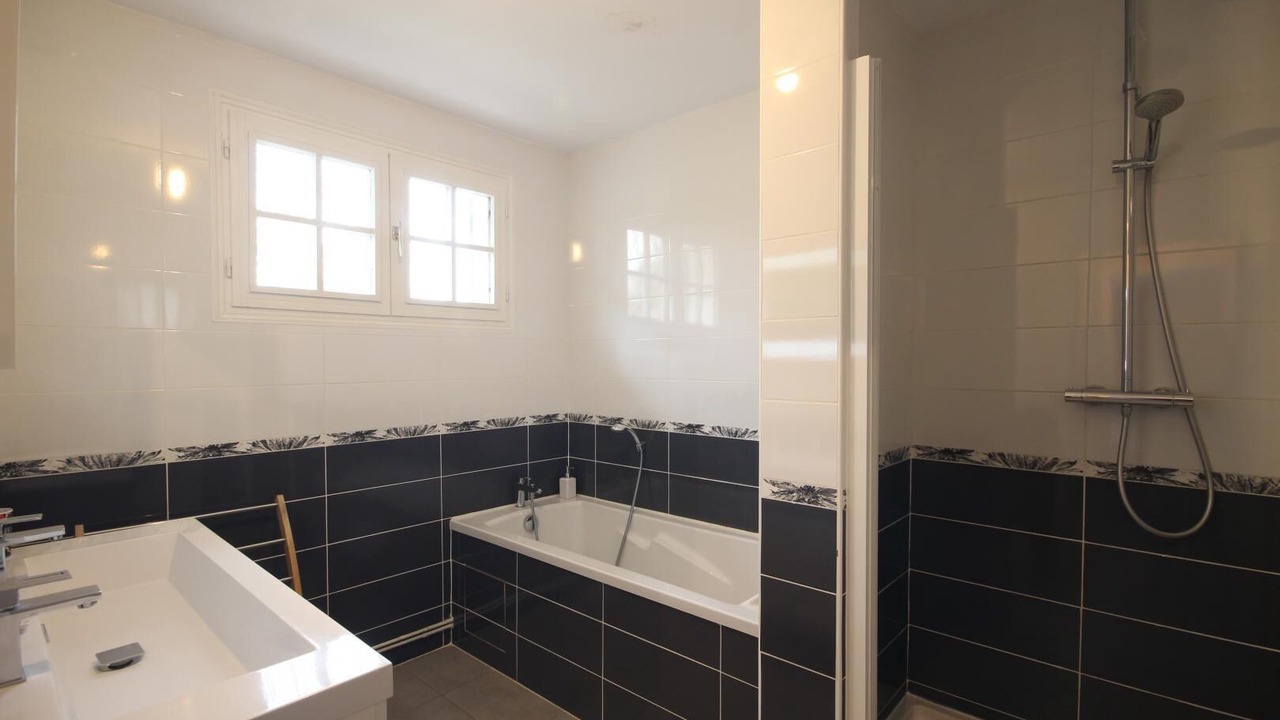 Photo of Bathroom in Cuverville-sur-Yeres