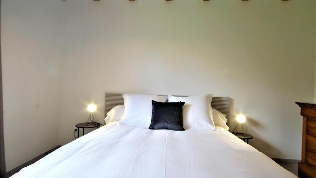 Photo of Bedroom in Arelaune-en-Seine