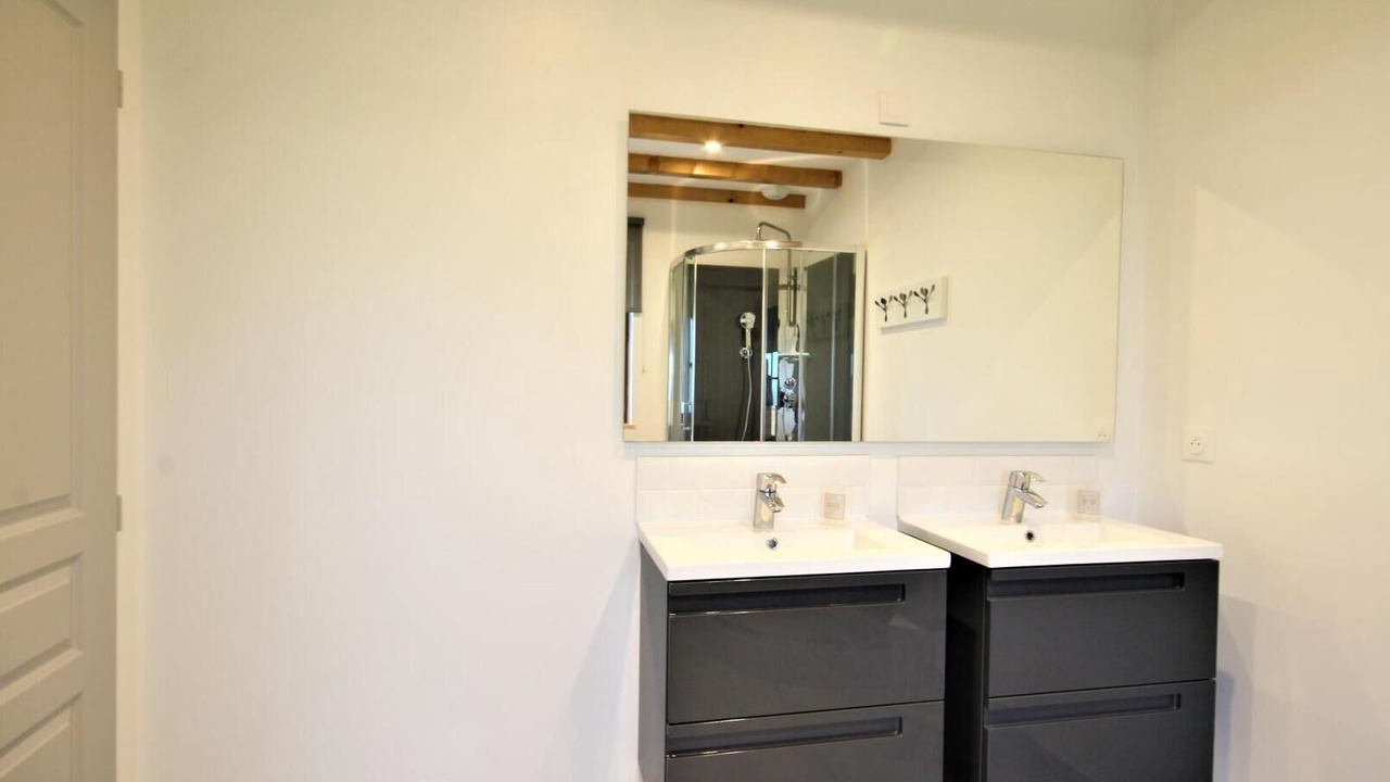 Photo of Bathroom in Arelaune-en-Seine