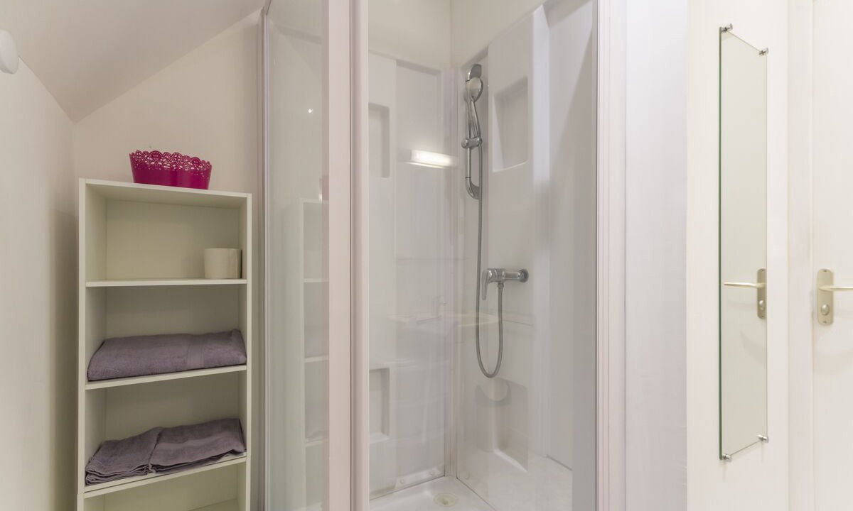 Photo of Bathroom in Isneauville