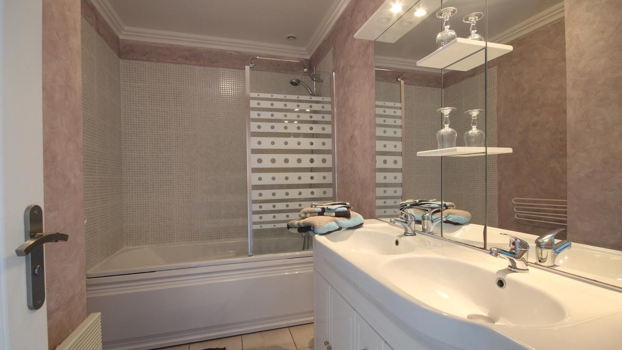 Photo of Bathroom in La Gaillarde