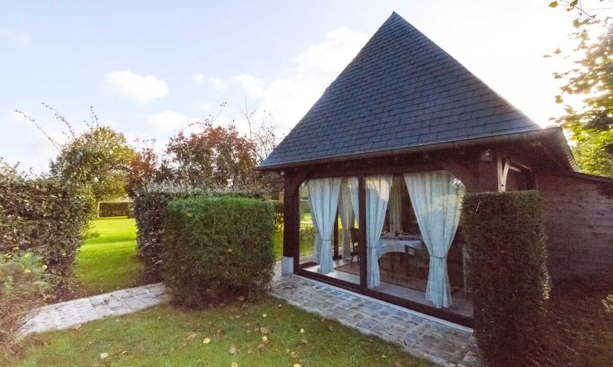 Photo of Outdoor in Notre-Dame-de-Bliquetuit